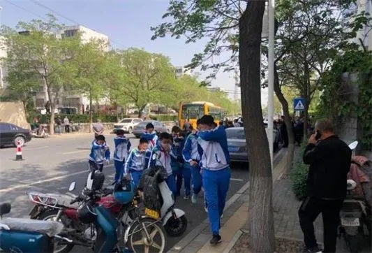 淄博博山區(qū)第六中學(xué)參加區(qū)春季校車應(yīng)急演練活動(dòng)