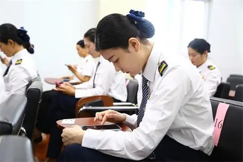 賽技能 提服務！2000余名校車隨車照管員同臺競技