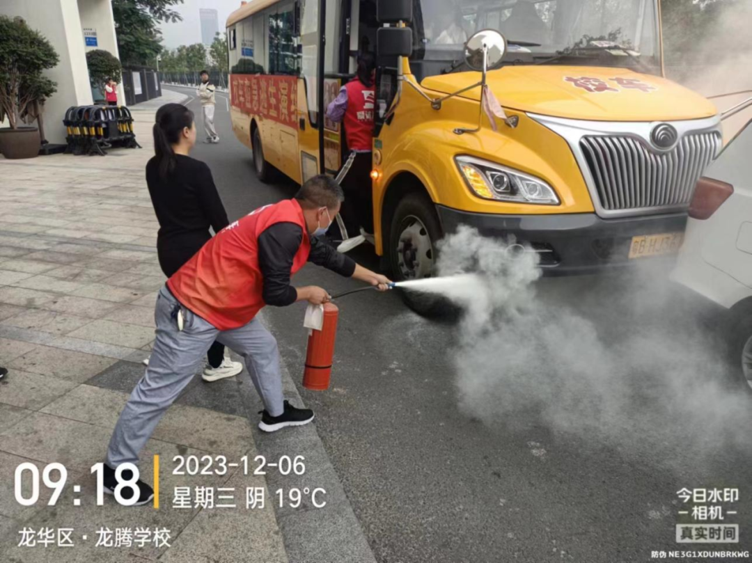 “以演筑防 安全護航”——校車安全應急逃生演練活動