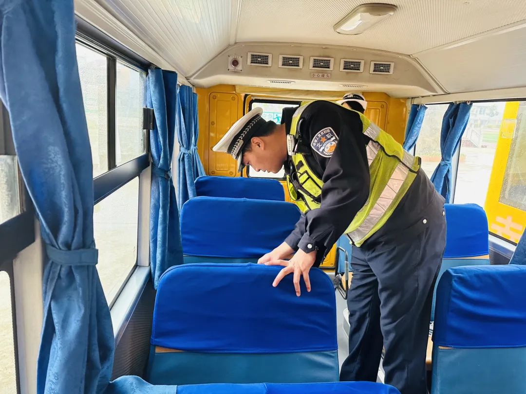強化校車安全“大檢查”，擰緊校車出行“安全閥”