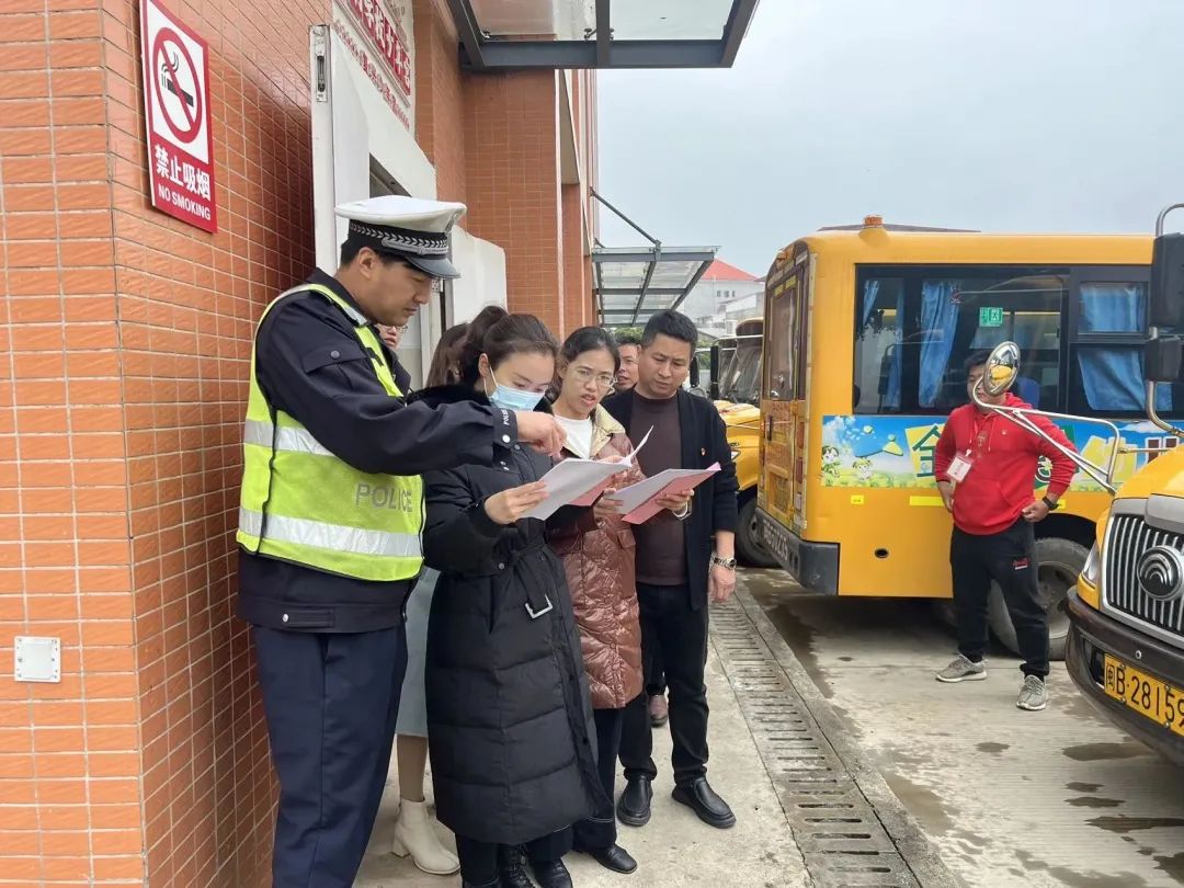 強化校車安全“大檢查”，擰緊校車出行“安全閥”