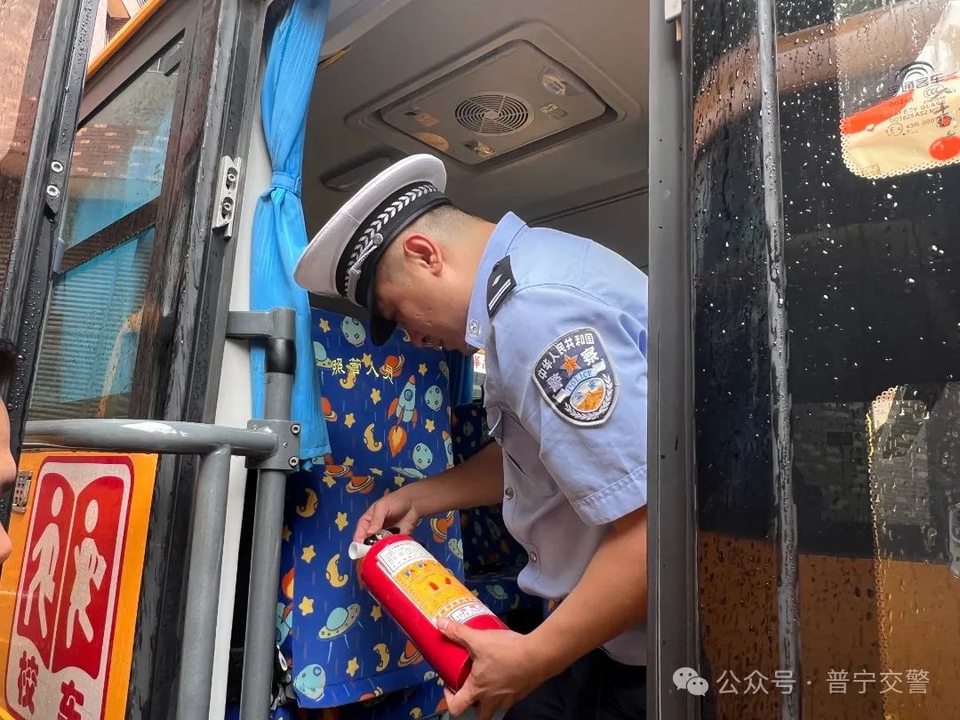 法潤平安 文明相伴 | 為校車安全出行“加碼” 筑牢校車安全“堡壘”