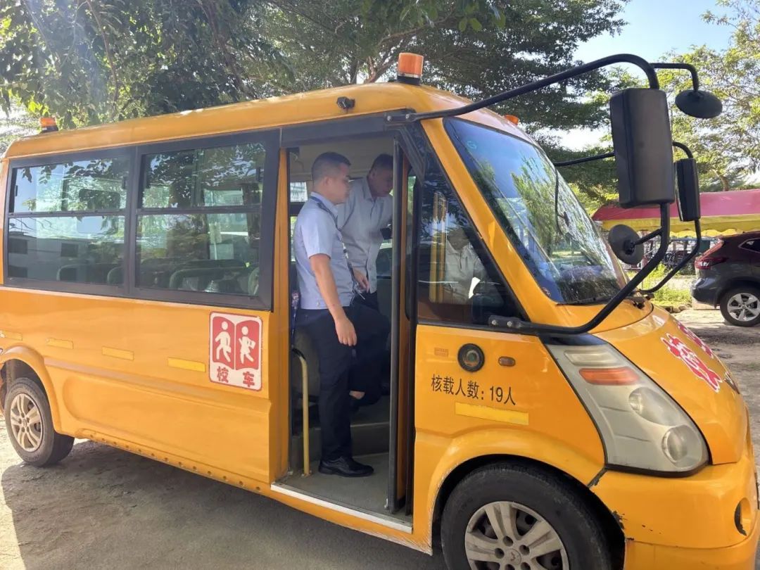 “護(hù)苗”行動(dòng) | 屯昌強(qiáng)化校車安全檢查