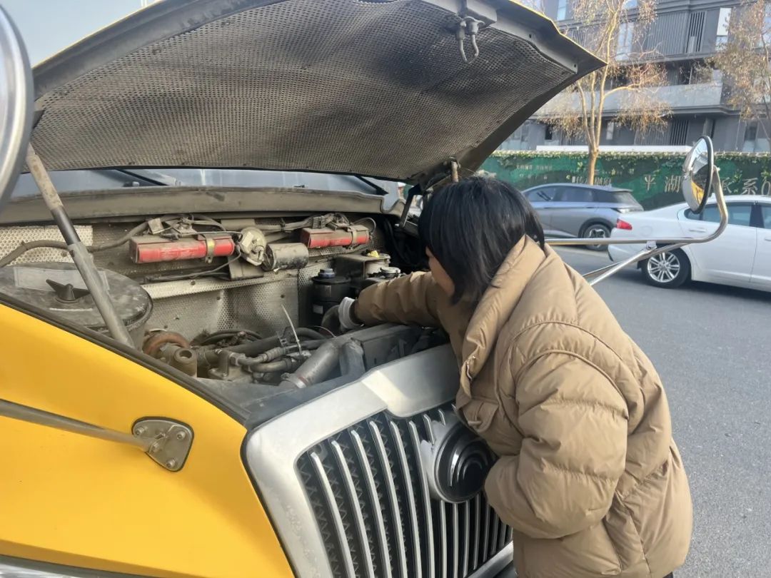 安全乘車，平安“童”行——記平湖市青鳥幼兒園校車安全應(yīng)急演練活動