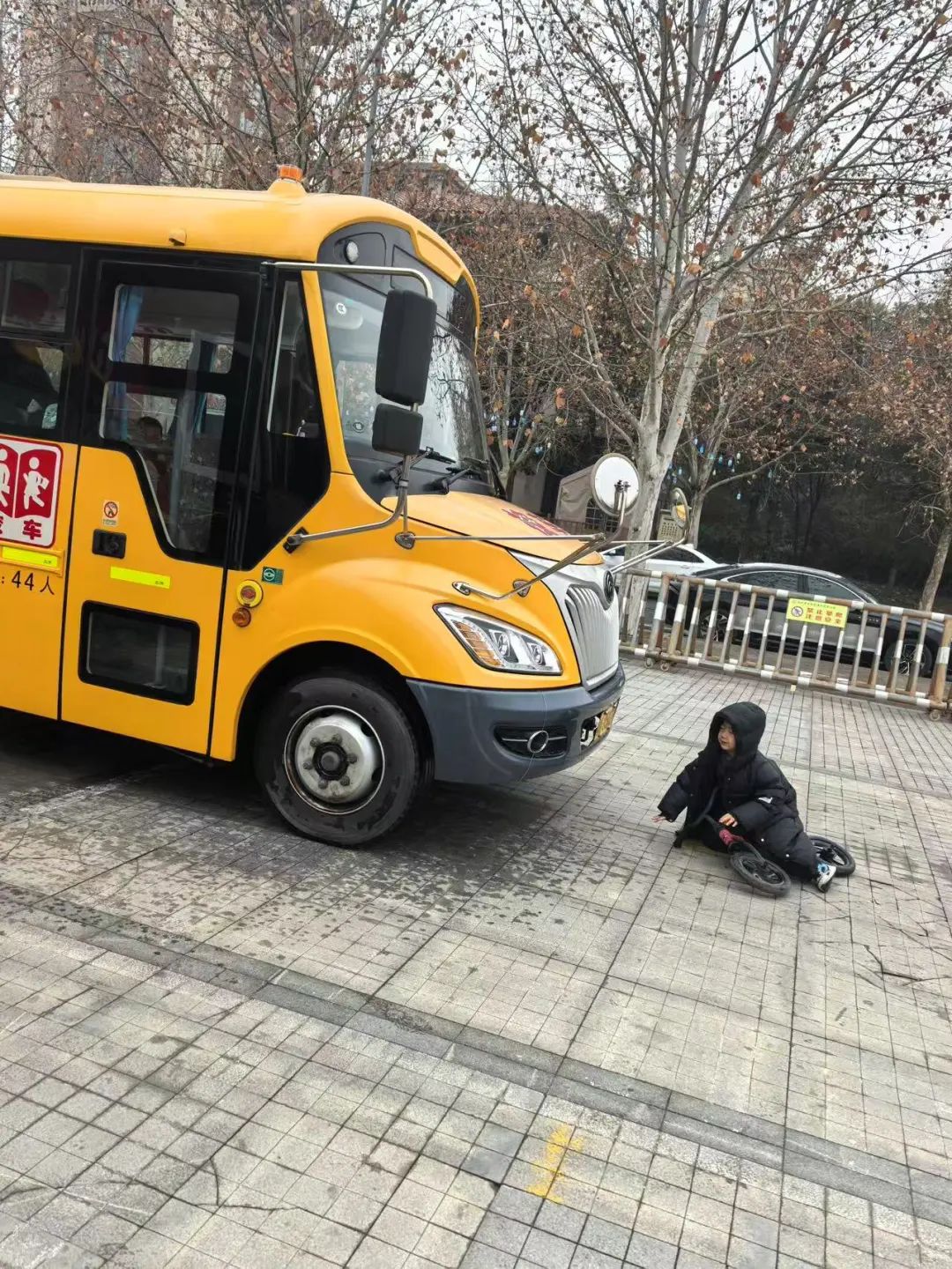 安全“童”行，伴我成長——鄭州市金水區清水苑幼兒園校車突發事故模擬應急演練