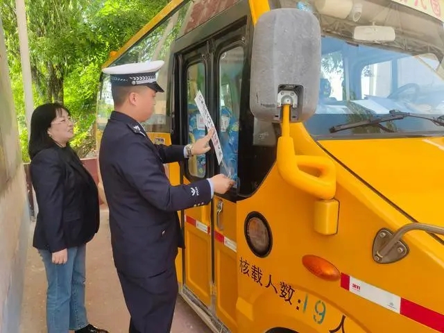 白水公安交警切實加強校車交通安全源頭管理工作