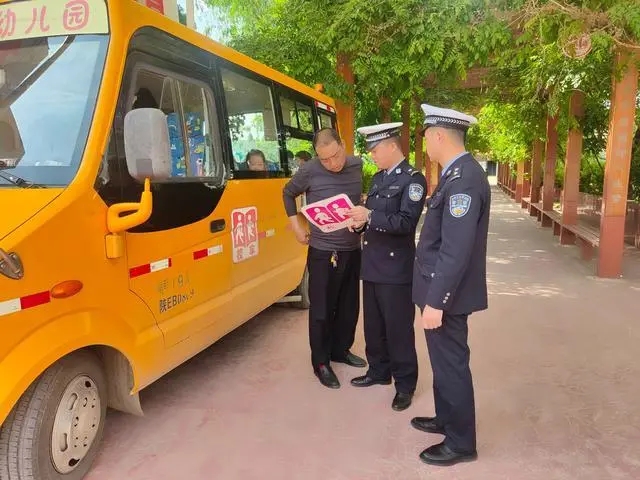白水公安交警切實加強校車交通安全源頭管理工作