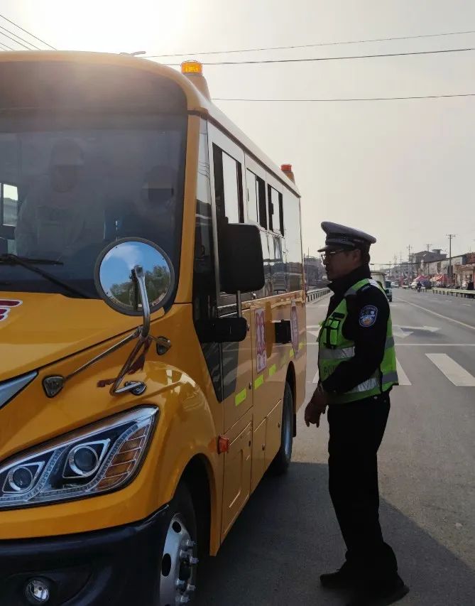 【春季行動】沁陽公安交警開展校車安全大檢查，筑牢學生出行安全防線