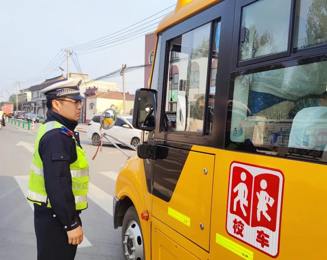 【春季行動】沁陽公安交警開展校車安全大檢查，筑牢學生出行安全防線