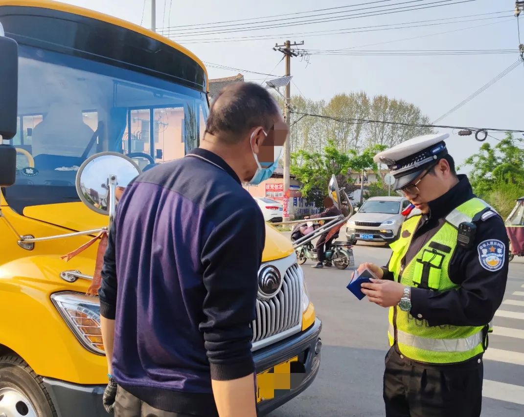 【春季行動】沁陽公安交警開展校車安全大檢查，筑牢學生出行安全防線