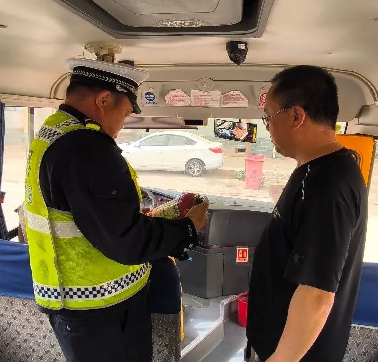 強化校車安全“大檢查”，擰緊校車出行“安全閥”