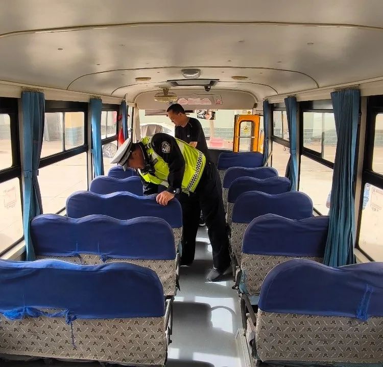 強化校車安全“大檢查”，擰緊校車出行“安全閥”