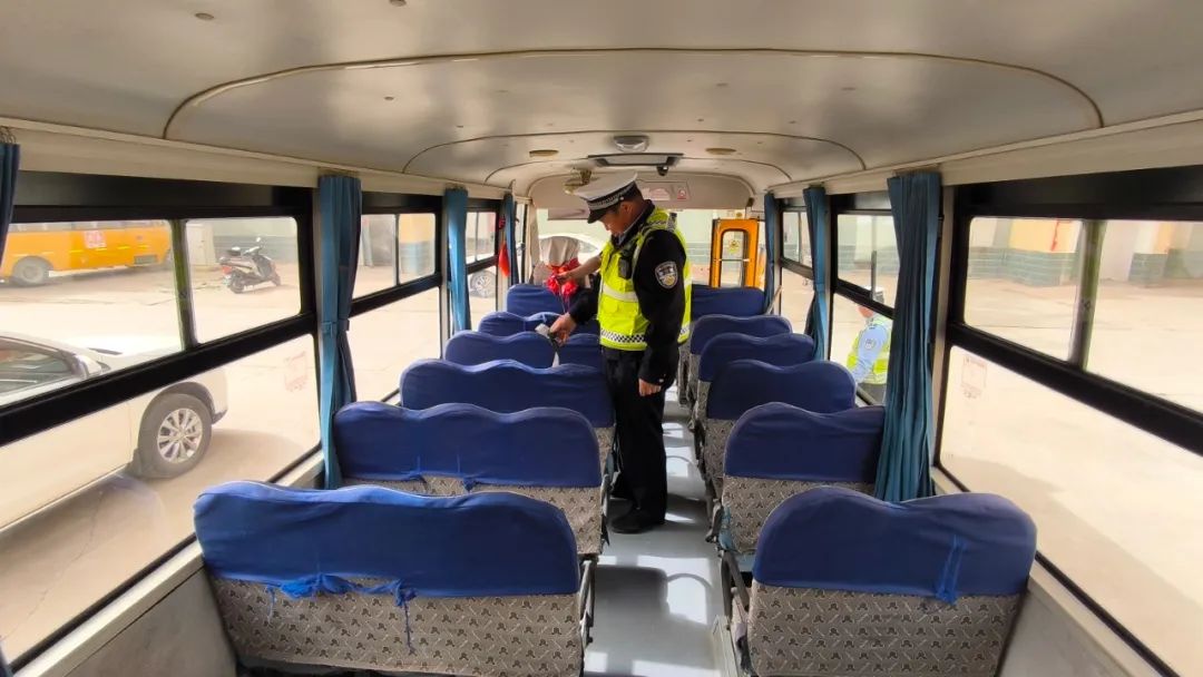 強化校車安全“大檢查”，擰緊校車出行“安全閥”