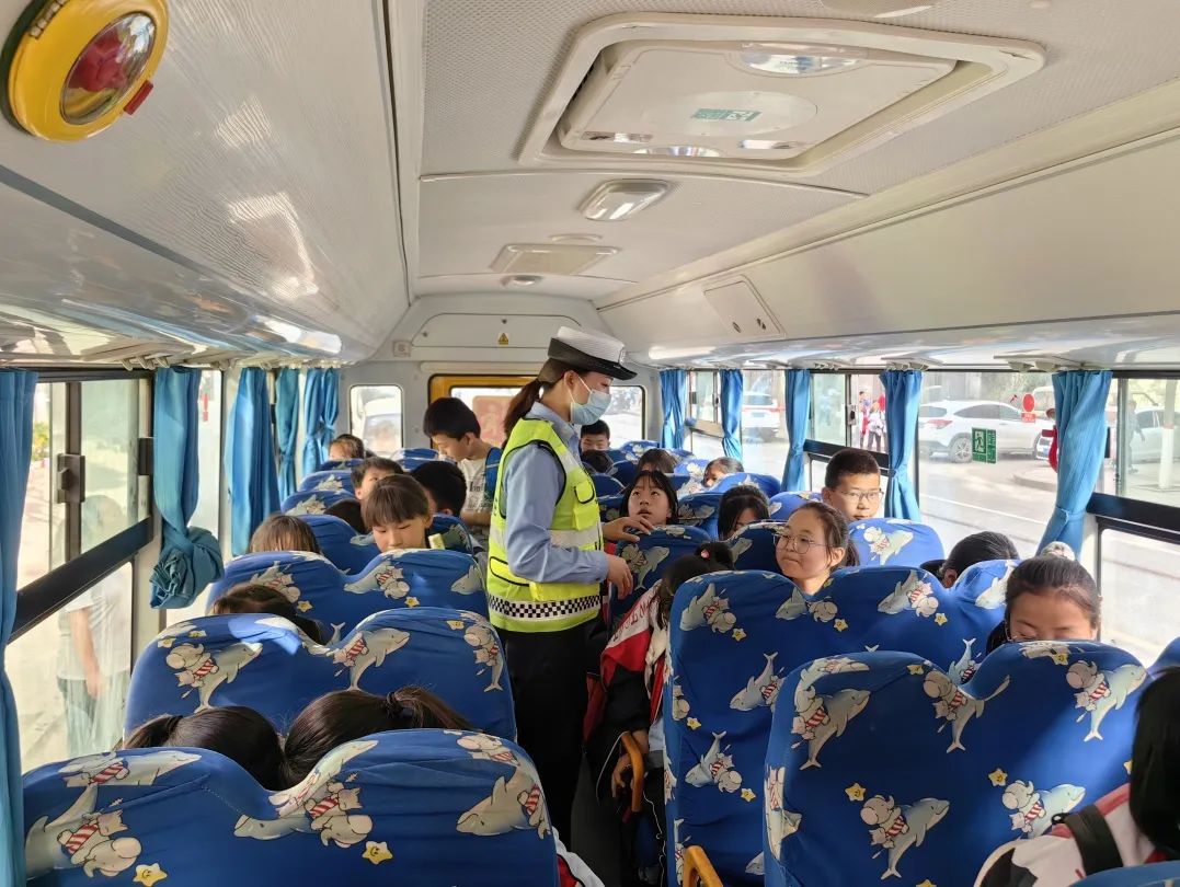 安塞公安交警▏強化校車安全“大檢查”，擰緊校車出行“安全閥”