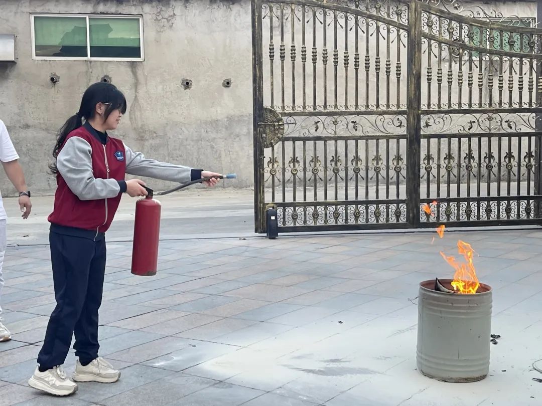 【校車安全】平安乘車，為愛護(hù)航——成田實(shí)驗(yàn)幼兒園校車安全應(yīng)急演練