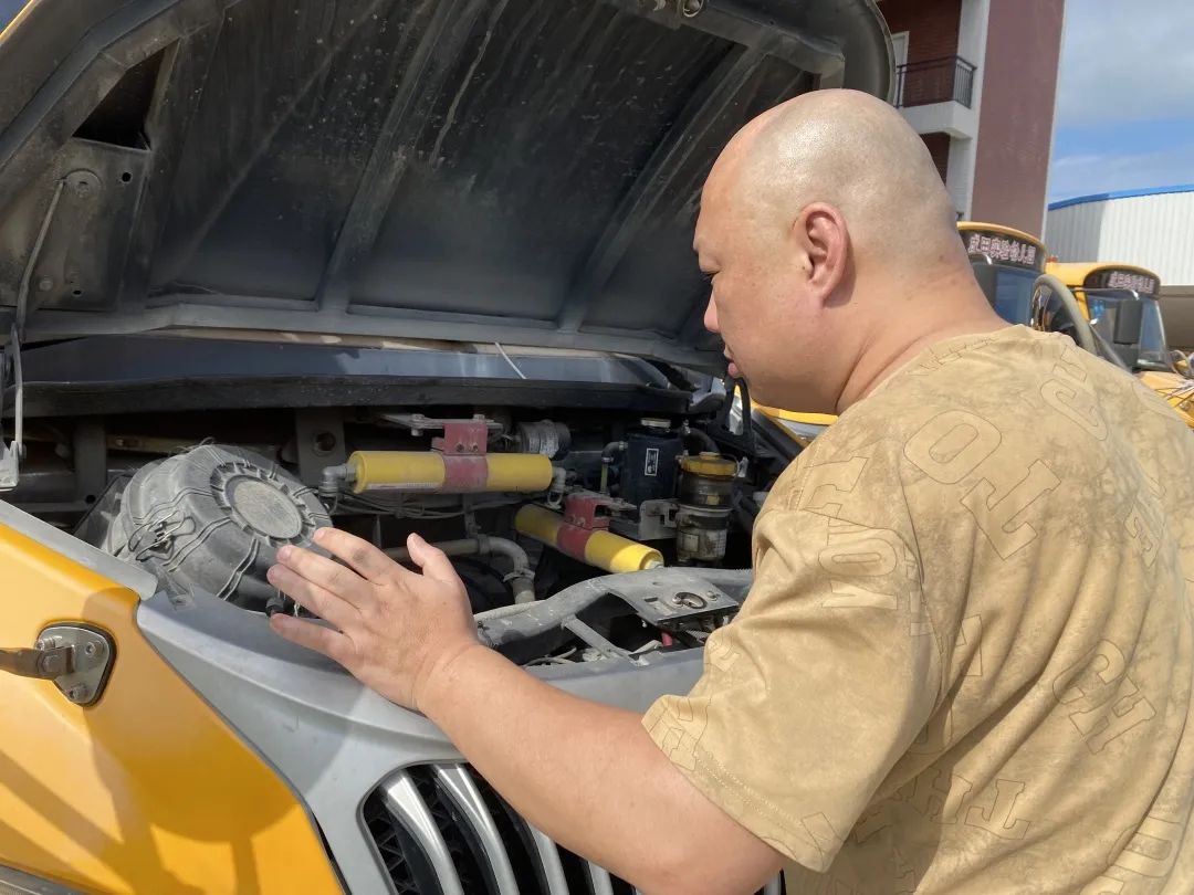 【校車安全】平安乘車，為愛護(hù)航——成田實(shí)驗(yàn)幼兒園校車安全應(yīng)急演練