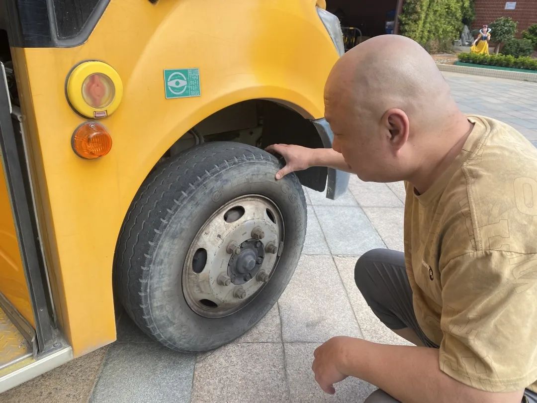 【校車安全】平安乘車，為愛護(hù)航——成田實(shí)驗(yàn)幼兒園校車安全應(yīng)急演練