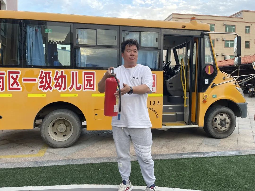 【校車安全】平安乘車，為愛護(hù)航——成田實(shí)驗(yàn)幼兒園校車安全應(yīng)急演練