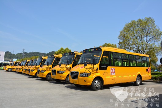 海格校車