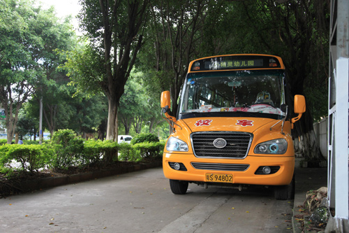 廣東東莞清溪鎮(zhèn)小精靈幼兒園里的宇通校車