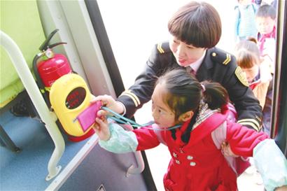 真情載道 27000余條校車路線 服務(wù)惠及十余萬學(xué)子