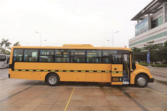 車企發(fā)力推新品 擰緊校車“安全鎖”