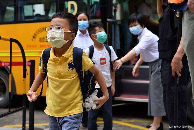悲劇再現，5歲幼兒被遺留校車內身亡！安全防范多點技術不是更好