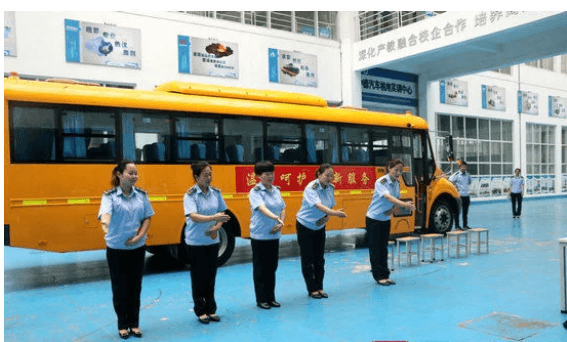 車休人不休 東港校車開展照管員暑期“比武練兵”