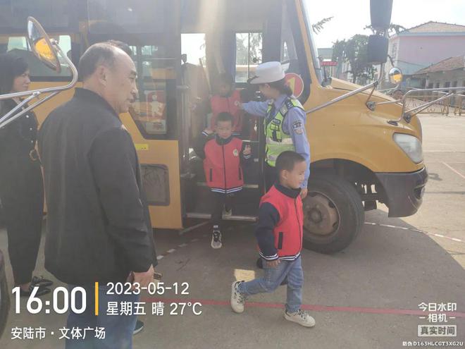 安陸多部門聯(lián)合開展校車安全檢查