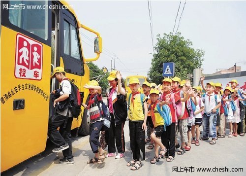 學生面臨無校車可坐 沒人愿當校車司機