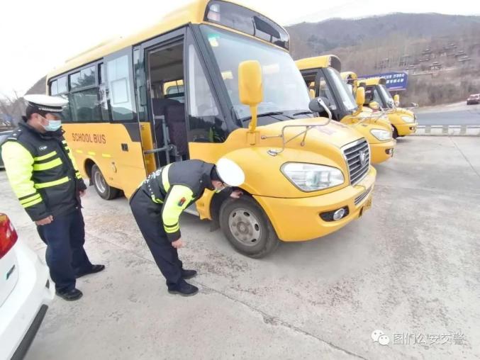 圖們公安交警大隊(duì)開展復(fù)學(xué)復(fù)課校車安全大檢查