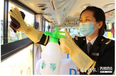 開學護航｜專人專車專線專座，交運八輛“大鼻子”送百余學子上學